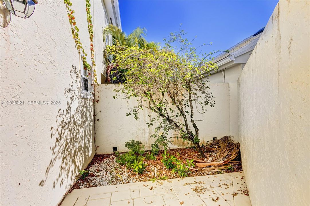 For Rent: $4,500 (3 beds, 2 baths, 2146 Square Feet)