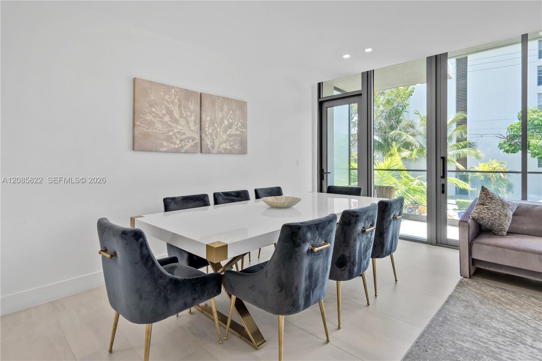 For Rent: $9,000 (4 beds, 3 baths, 3500 Square Feet)