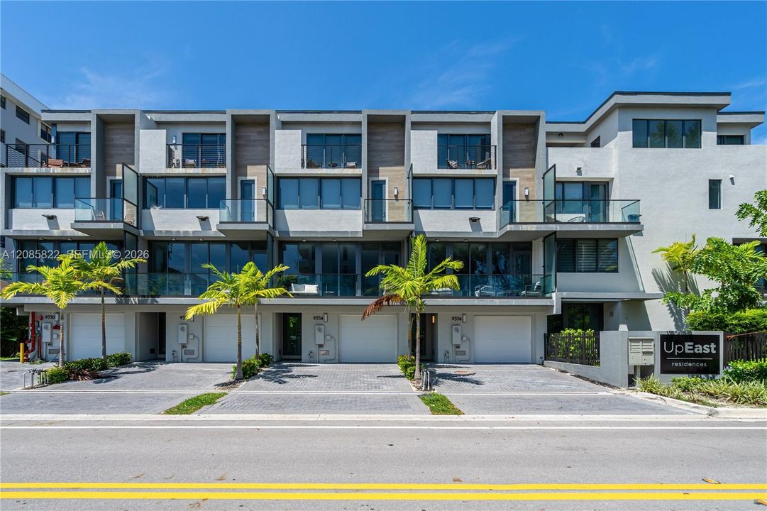 For Rent: $9,000 (4 beds, 3 baths, 3500 Square Feet)