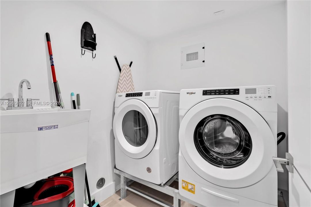 For Rent: $9,000 (4 beds, 3 baths, 3500 Square Feet)