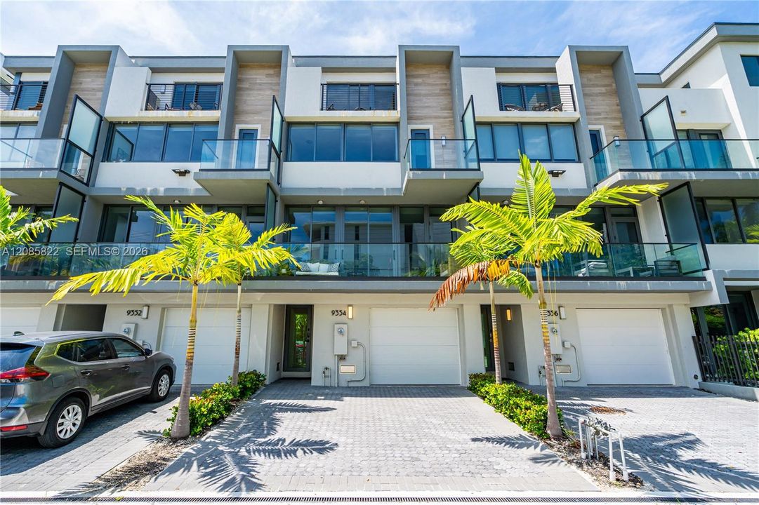 For Rent: $9,000 (4 beds, 3 baths, 3500 Square Feet)