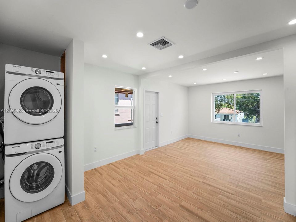 В аренду: $2,400 (2 спален, 1 ванн, 938 Квадратных фут)