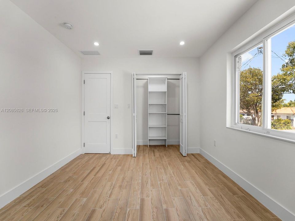 В аренду: $2,400 (2 спален, 1 ванн, 938 Квадратных фут)