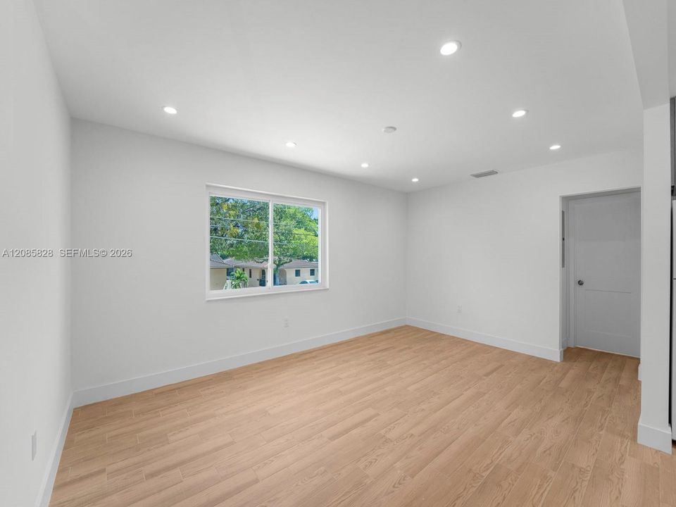 В аренду: $2,400 (2 спален, 1 ванн, 938 Квадратных фут)