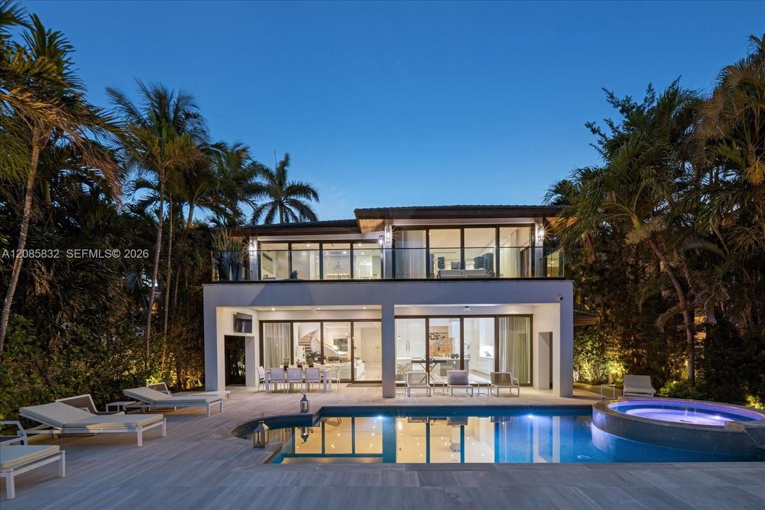 For Sale: $16,900,000 (7 beds, 7 baths, 5804 Square Feet)