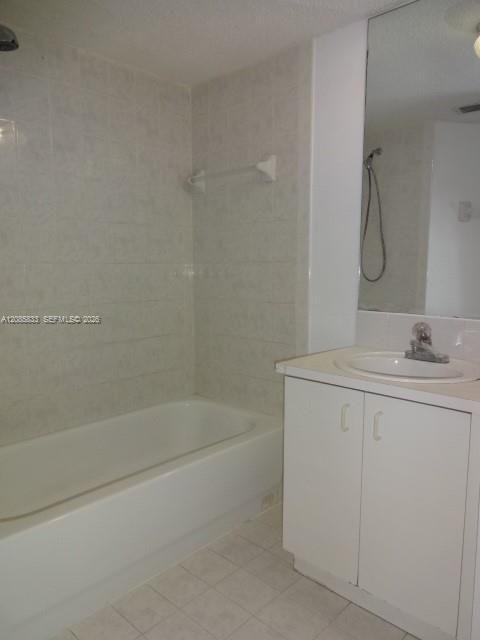 В аренду: $2,195 (2 спален, 2 ванн, 990 Квадратных фут)