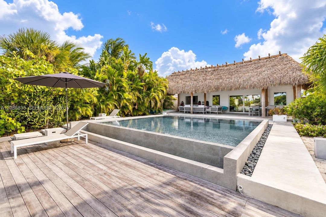For Sale: $4,900,000 (4 beds, 3 baths, 2063 Square Feet)