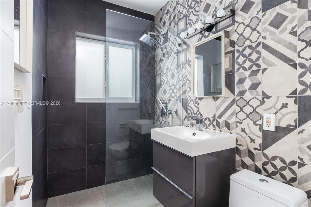 For Sale: $4,900,000 (4 beds, 3 baths, 2063 Square Feet)