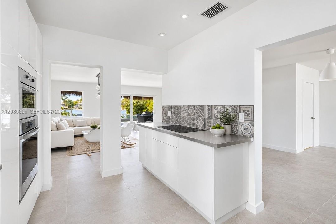 For Sale: $4,900,000 (4 beds, 3 baths, 2063 Square Feet)