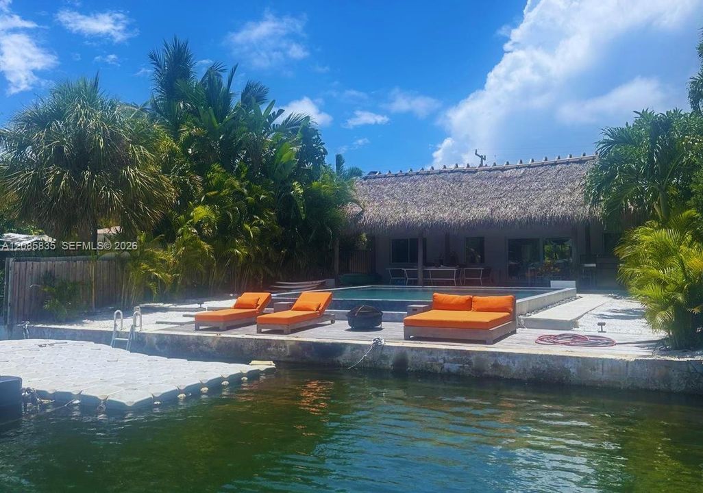 For Sale: $4,900,000 (4 beds, 3 baths, 2063 Square Feet)