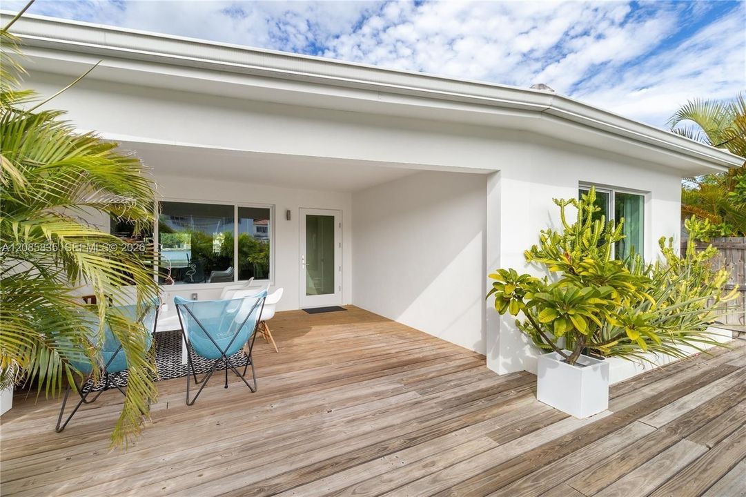 For Sale: $4,900,000 (4 beds, 3 baths, 2063 Square Feet)