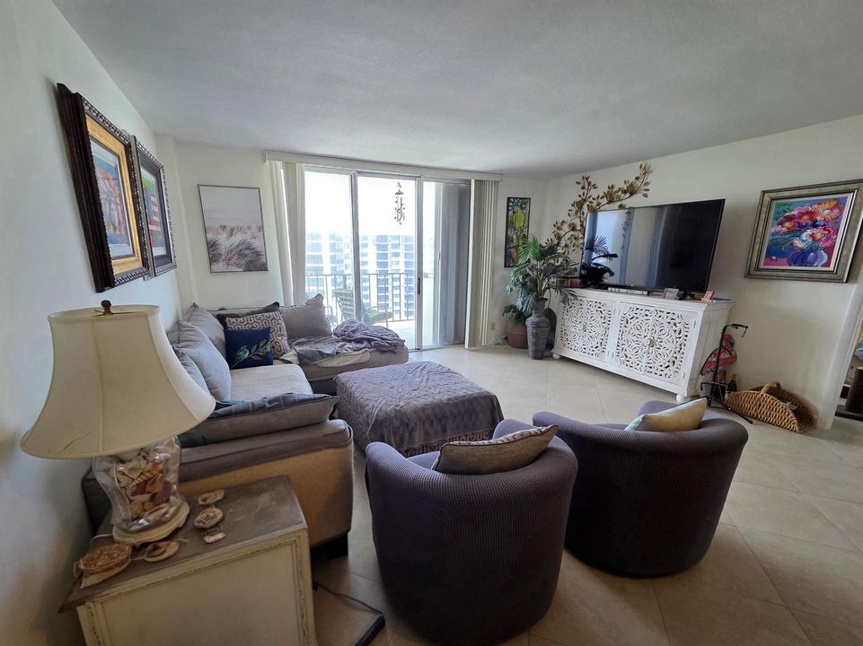 1900 S Ocean Blvd 15-K bedroom 1