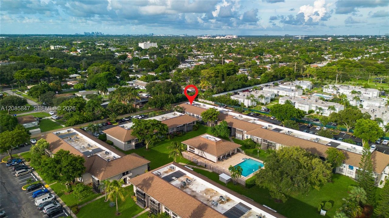 For Sale: $170,000 (1 beds, 1 baths, 670 Square Feet)