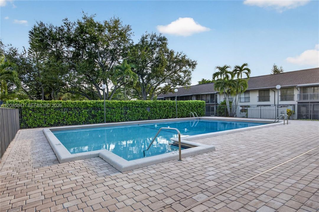 For Sale: $170,000 (1 beds, 1 baths, 670 Square Feet)