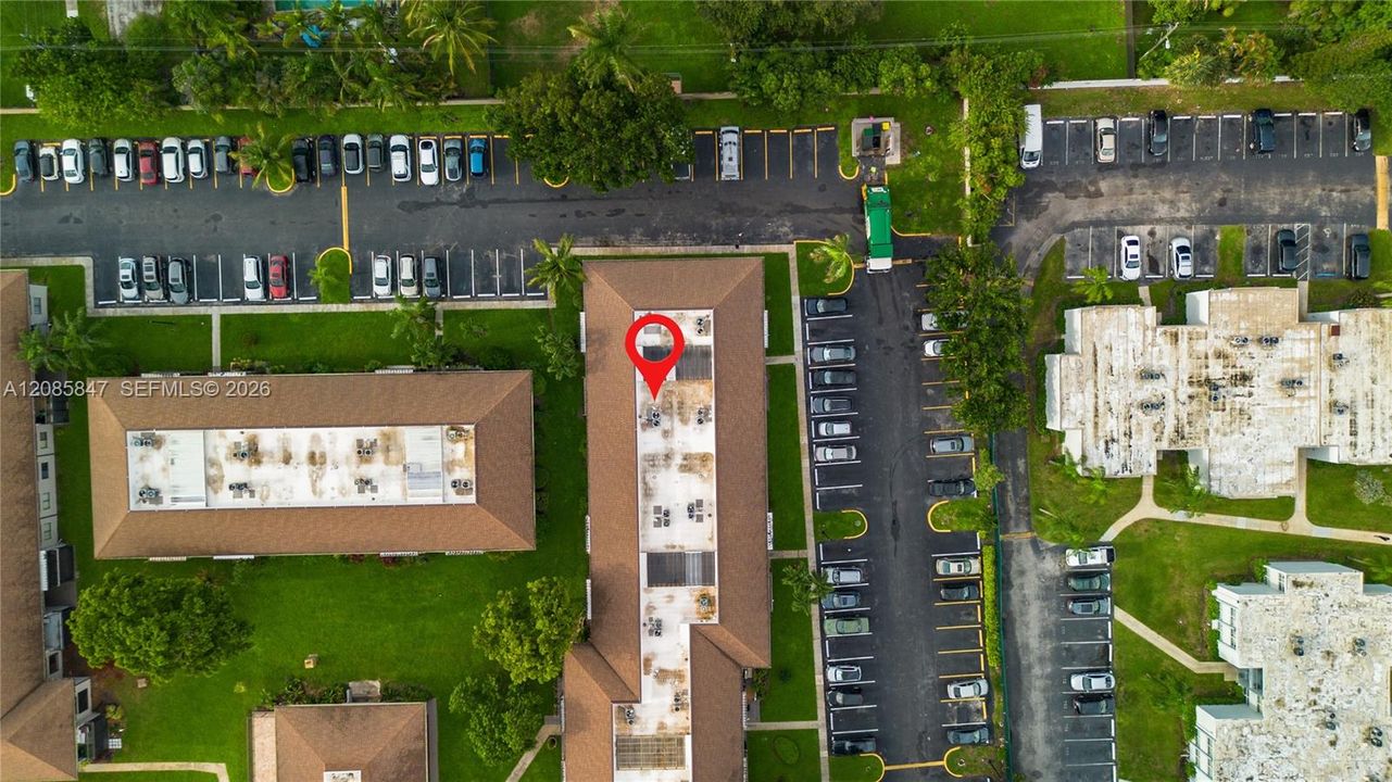 For Sale: $170,000 (1 beds, 1 baths, 670 Square Feet)