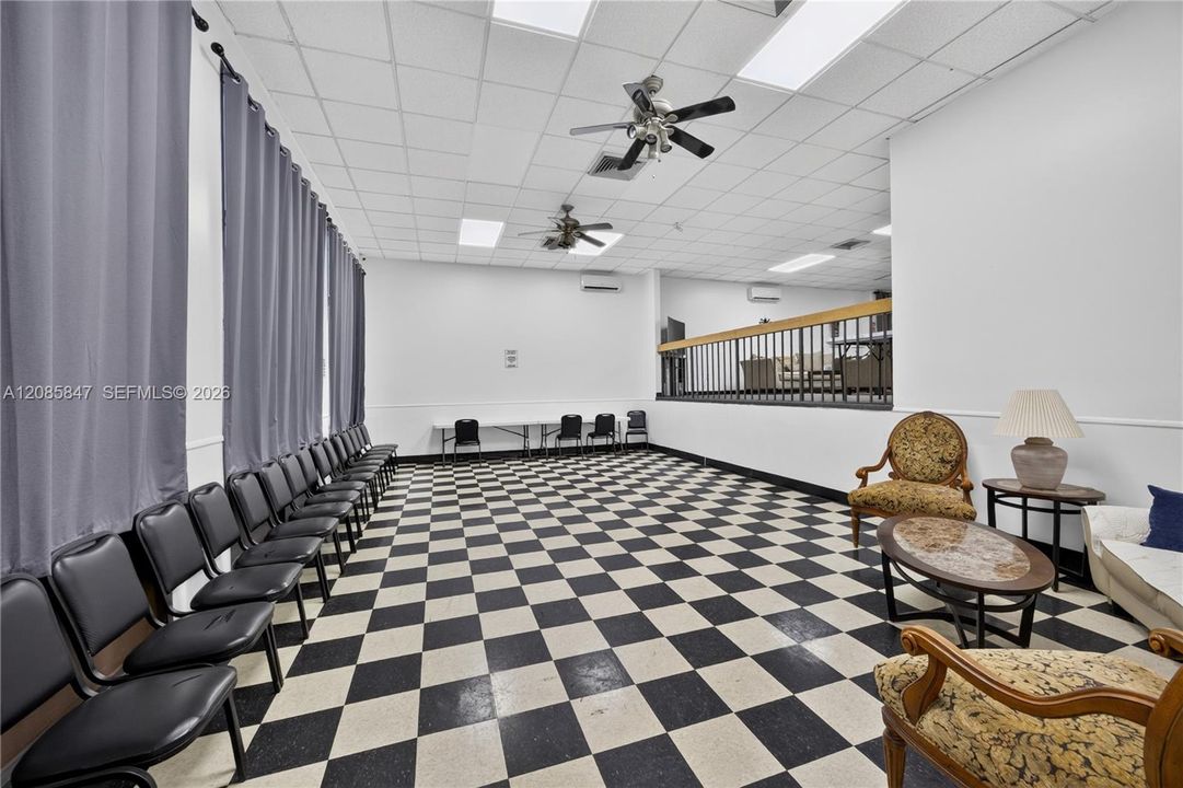 For Sale: $170,000 (1 beds, 1 baths, 670 Square Feet)