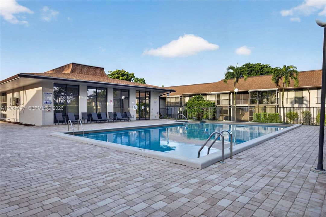 For Sale: $170,000 (1 beds, 1 baths, 670 Square Feet)