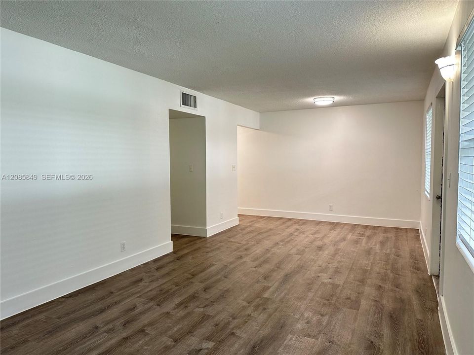 В аренду: $1,695 (1 спален, 1 ванн, 700 Квадратных фут)