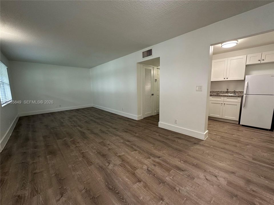 В аренду: $1,695 (1 спален, 1 ванн, 700 Квадратных фут)