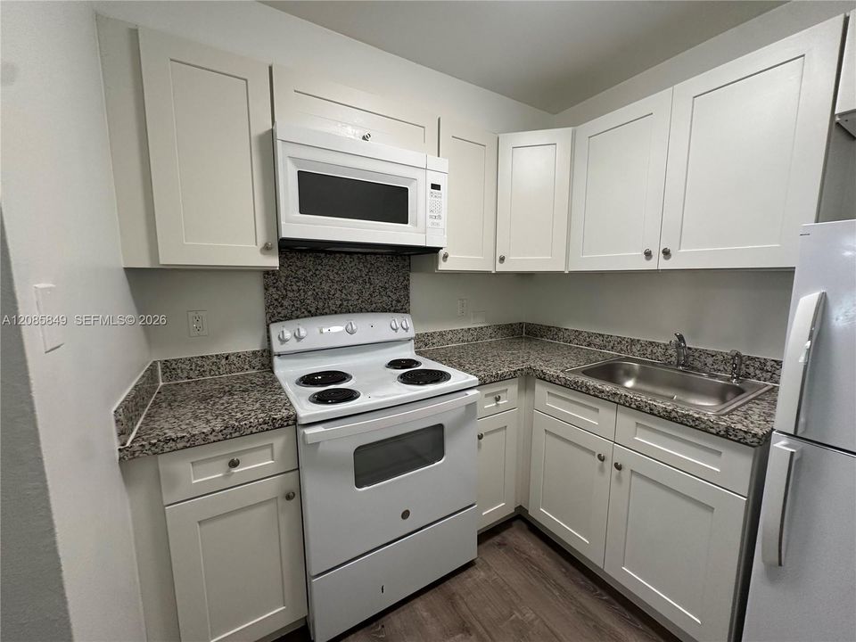 В аренду: $1,695 (1 спален, 1 ванн, 700 Квадратных фут)