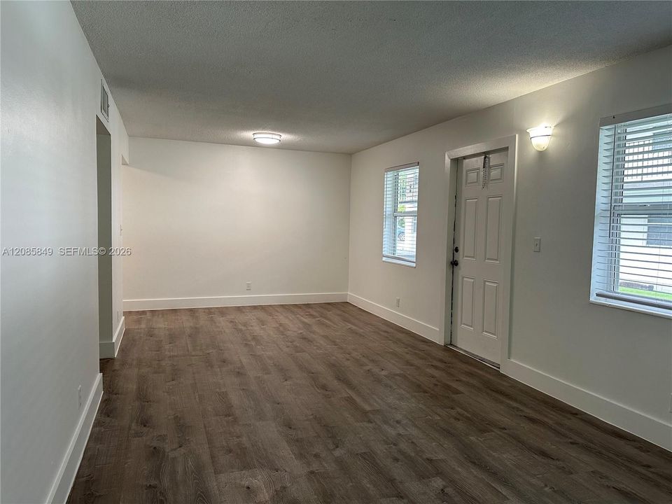 В аренду: $1,695 (1 спален, 1 ванн, 700 Квадратных фут)