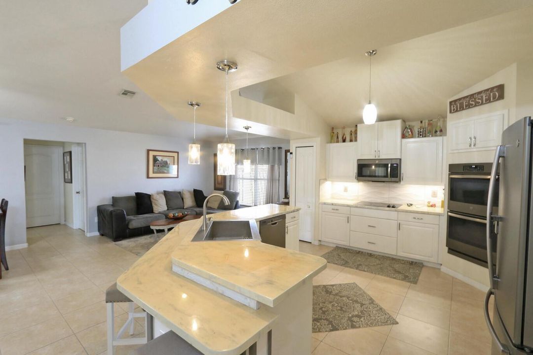 KITCHEN TO FAMILY RM