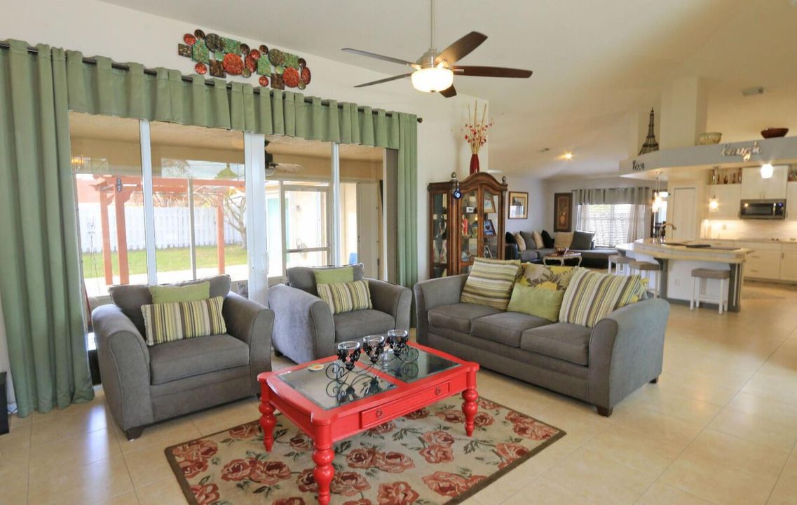 LIVING RM