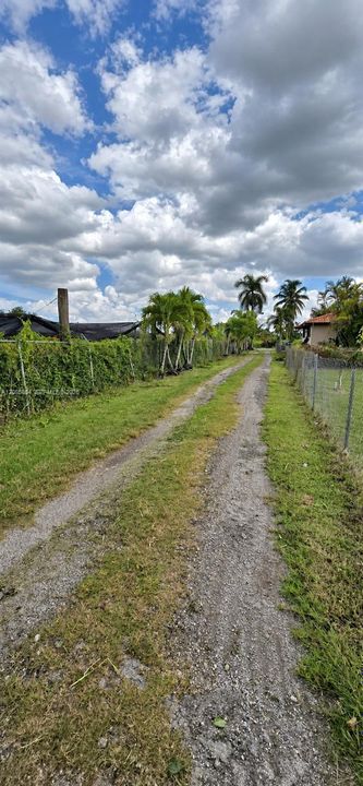 For Rent: $3,100 (3 beds, 2 baths, 1700 Square Feet)