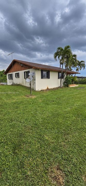 For Rent: $3,100 (3 beds, 2 baths, 1700 Square Feet)