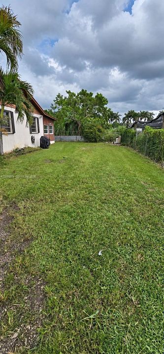 For Rent: $3,100 (3 beds, 2 baths, 1700 Square Feet)