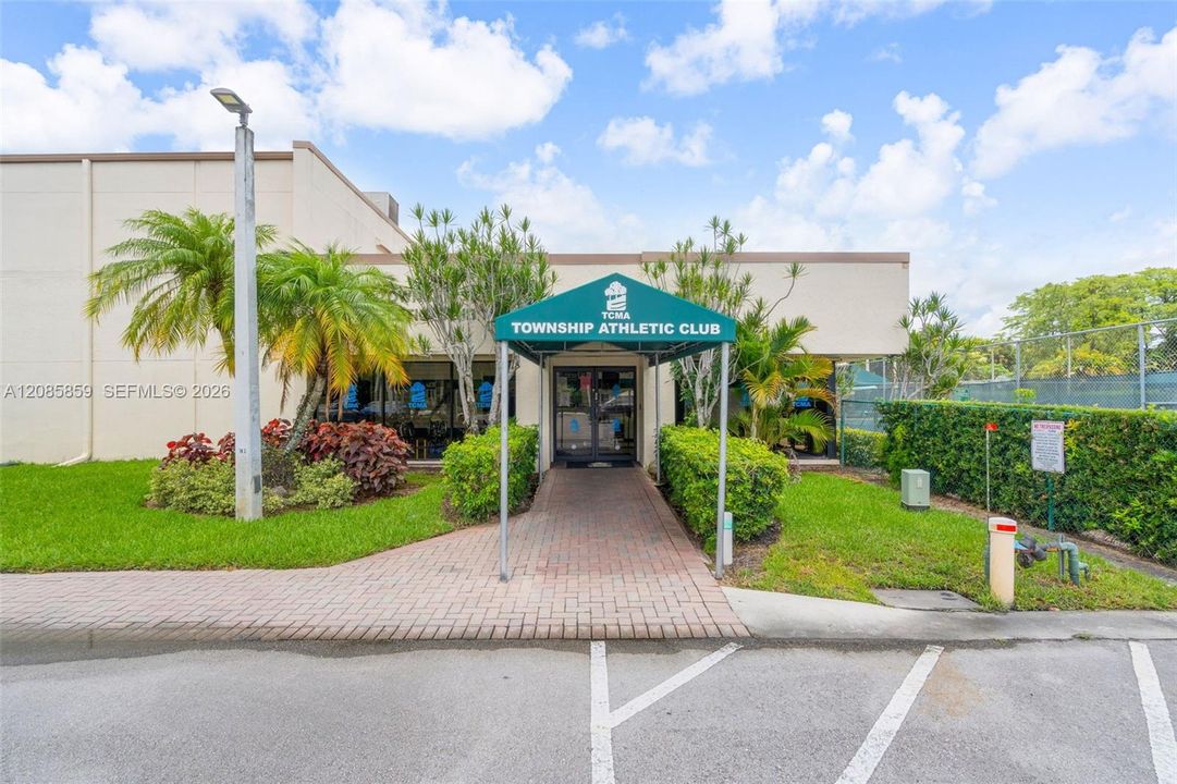Covered main entrance and clubhouse entryway providing a grand arrival for residents and guests.