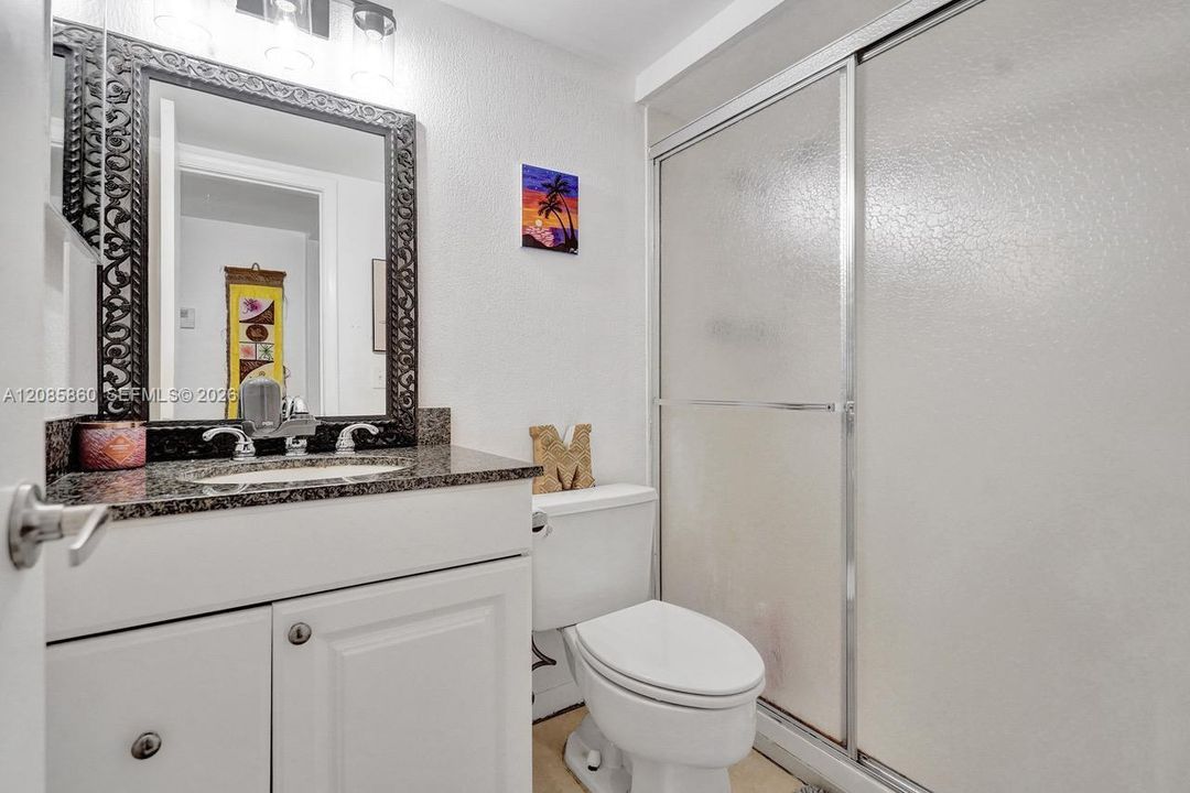 В аренду: $2,200 (2 спален, 2 ванн, 975 Квадратных фут)