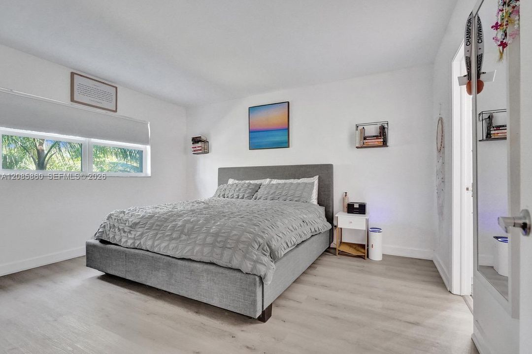 В аренду: $2,200 (2 спален, 2 ванн, 975 Квадратных фут)