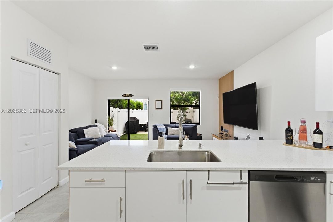 En Venta: $490,000 (3 camas, 2 baños, 1412 Pies cuadrados)