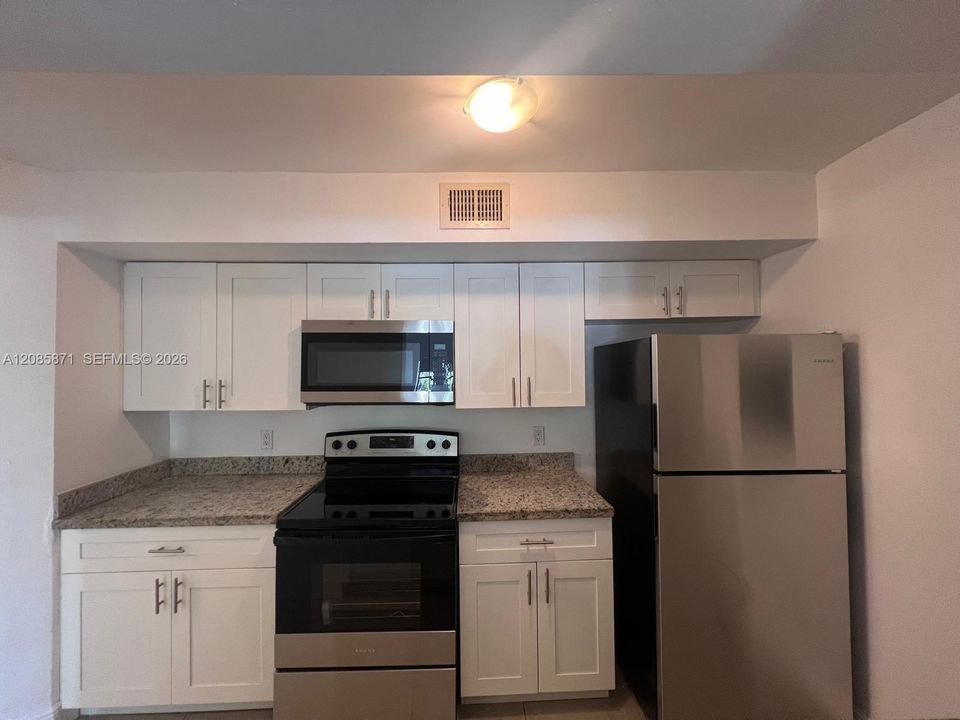 В аренду: $2,450 (2 спален, 2 ванн, 1053 Квадратных фут)