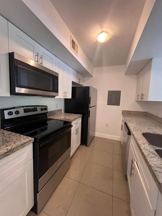 В аренду: $2,450 (2 спален, 2 ванн, 1053 Квадратных фут)