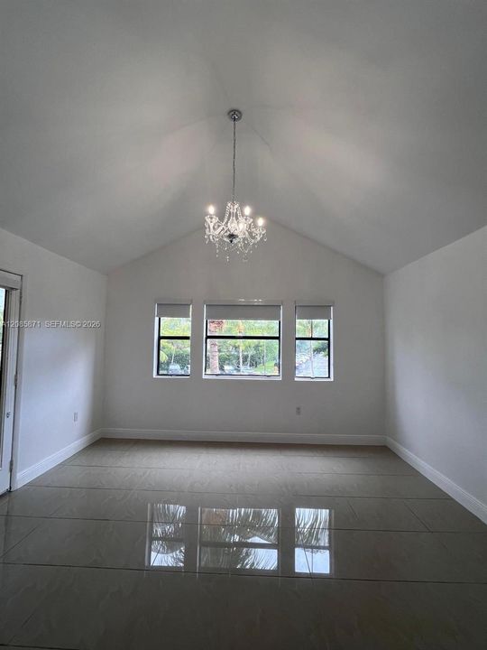 В аренду: $2,450 (2 спален, 2 ванн, 1053 Квадратных фут)