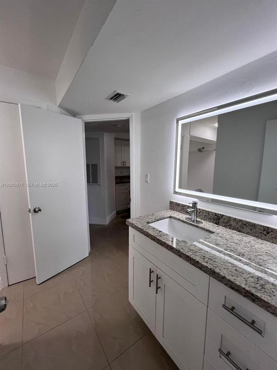 В аренду: $2,450 (2 спален, 2 ванн, 1053 Квадратных фут)