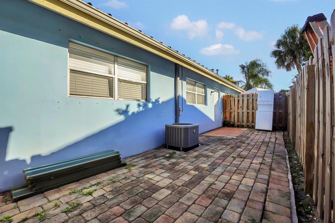 24 Patio 02