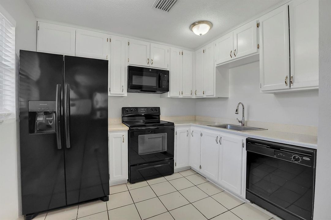 14 Kitchen 01