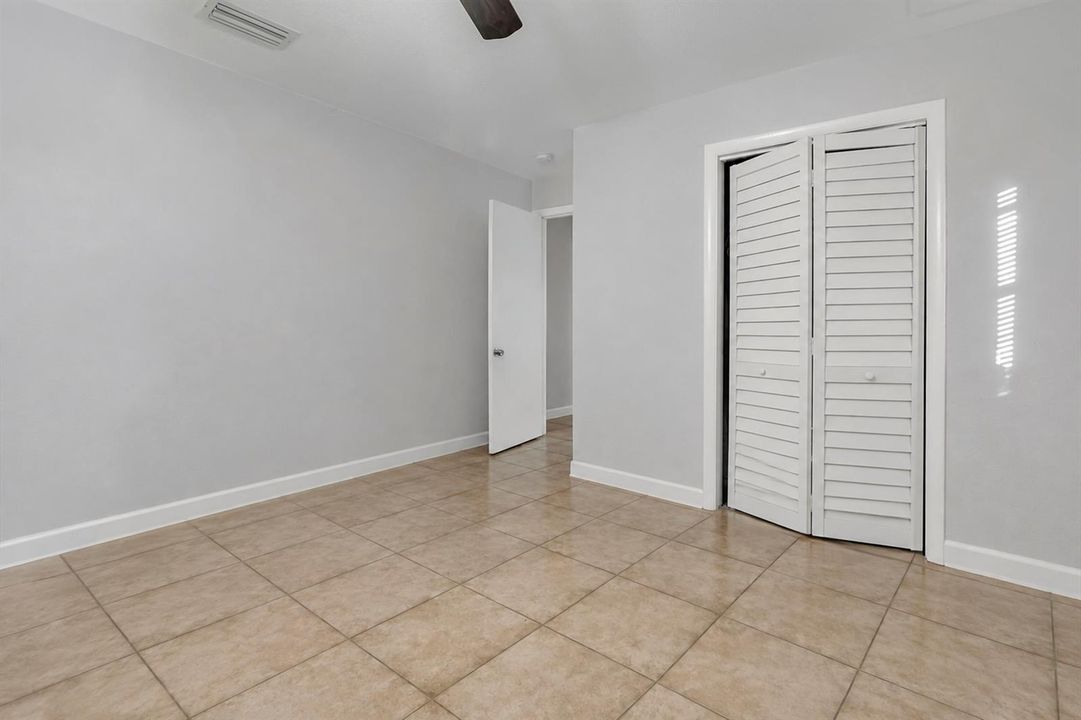 11 Bedroom 02