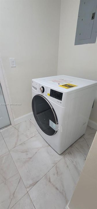 En Renta: $2,400 (2 camas, 1 baños, 1877 Pies cuadrados)