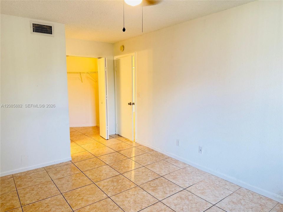 En Renta: $1,950 (2 camas, 2 baños, 986 Pies cuadrados)