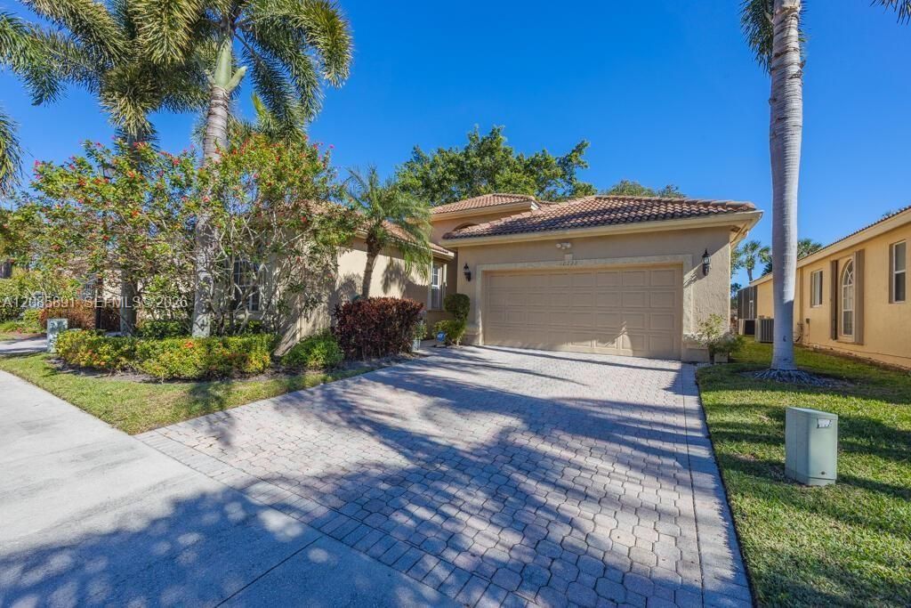 For Sale: $629,000 (3 beds, 2 baths, 2217 Square Feet)