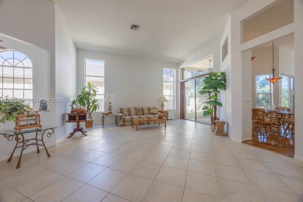For Sale: $629,000 (3 beds, 2 baths, 2217 Square Feet)