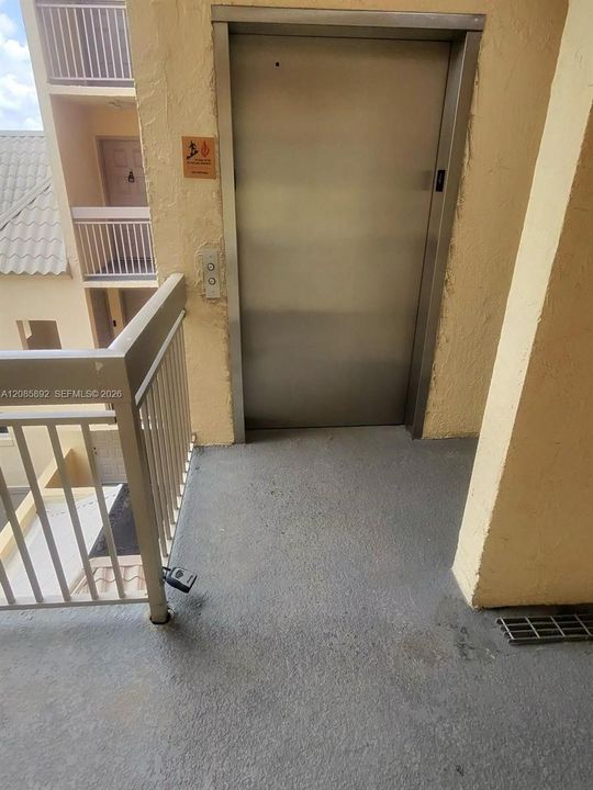 В аренду: $2,000 (1 спален, 1 ванн, 810 Квадратных фут)