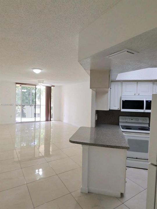 В аренду: $2,000 (1 спален, 1 ванн, 810 Квадратных фут)