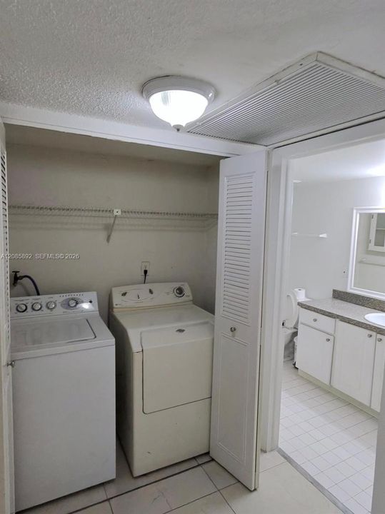 В аренду: $2,000 (1 спален, 1 ванн, 810 Квадратных фут)