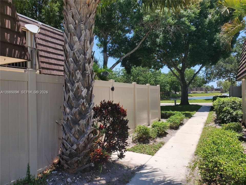 For Sale: $245,000 (2 beds, 2 baths, 1236 Square Feet)