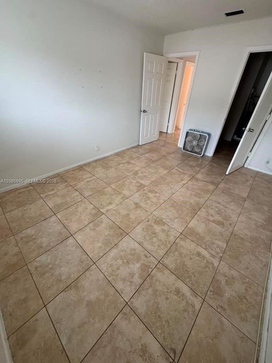 В аренду: $2,050 (2 спален, 1 ванн, 4956 Квадратных фут)